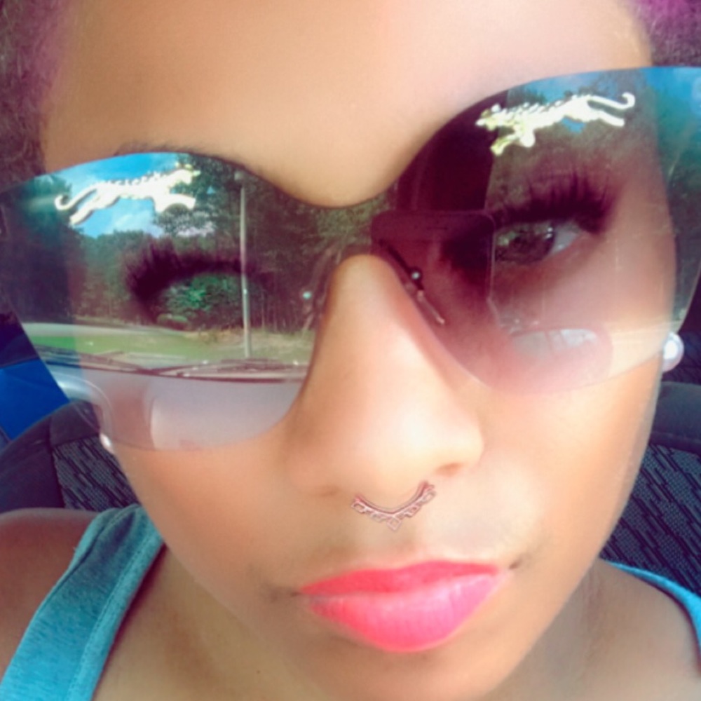 Meet your Posher, Whitney